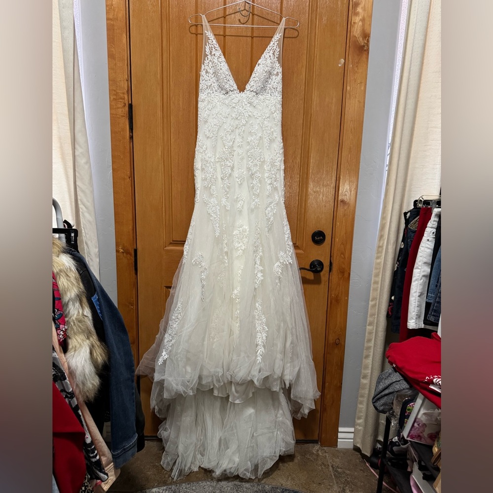 Willobe By Rodger’s Ivory Lace Wedding Dress Size 12 pit-pit 18/19 new with tags